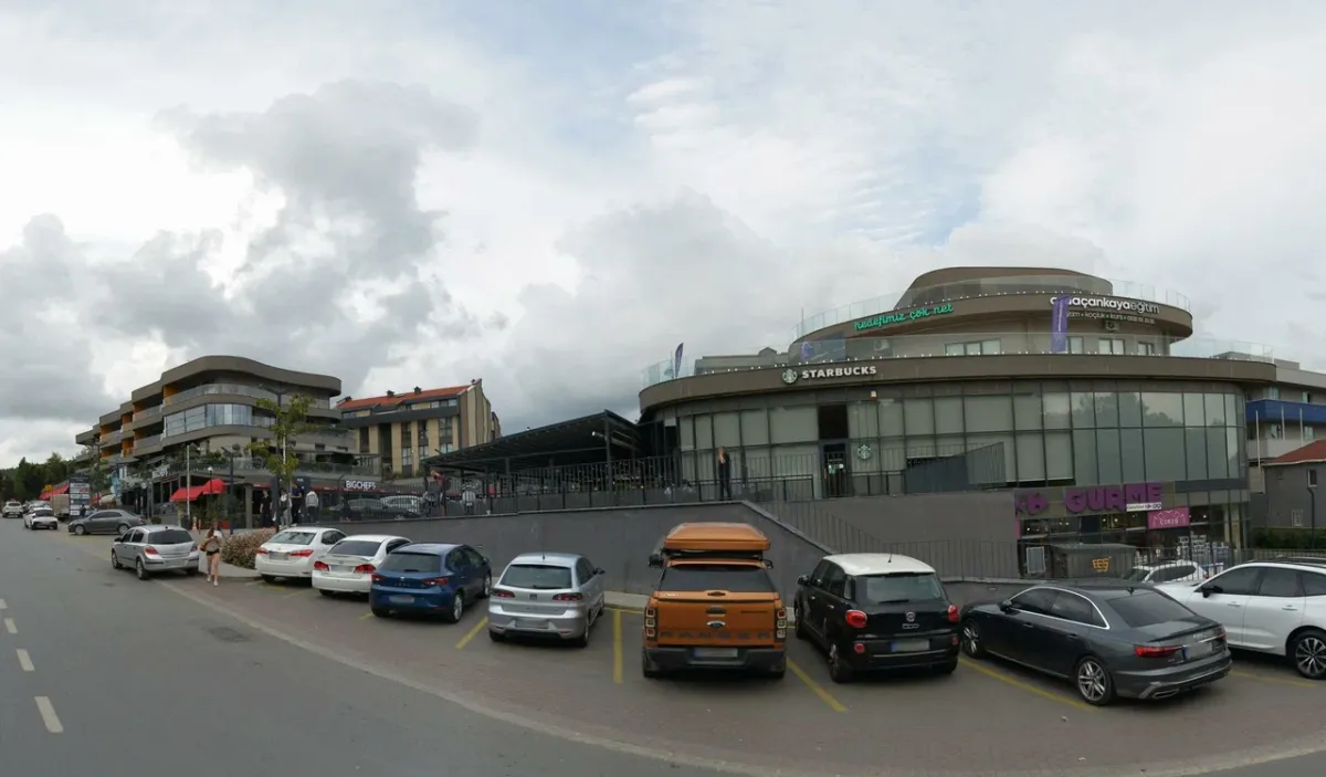 Starbucks Çekmeköy Çamlıyaka Şubesi Görseli